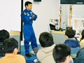 Astronaut Hoshide giving explanation to the children.