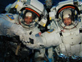 写真：講義を受ける野口宇宙飛行士（中央）と若田宇宙飛行士（右）