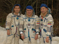 写真：左から若田、シャリポフ、野口宇宙飛行士