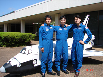写真：左から大西、油井、金井宇宙飛行士
