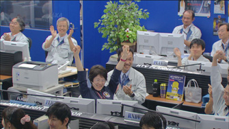HTV Flight Director Maeda celebrating the successful HTV capture (centre) (Photo: JAXA)
