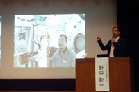 Noguchi giving his lecture (Credit: JAXA/Nagasaki University)