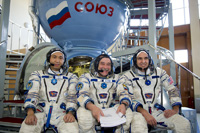 写真：ソユーズ宇宙船の最終試験に臨む若田宇宙飛行士らバックアップクルー