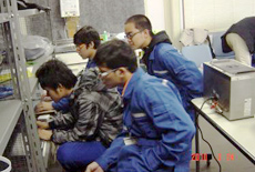 タイのチーム 実験装置の最終確認