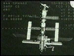分離の様子（ソユーズTMA-1宇宙船搭載のカメラ映像）