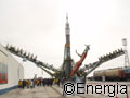射点へ移動するソユーズロケット