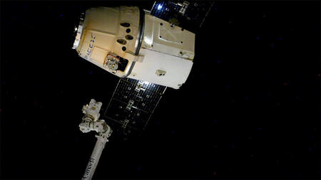 ISSから放出されたドラゴン補給船運用15号機（SpX-15）（出典：JAXA/NASA）