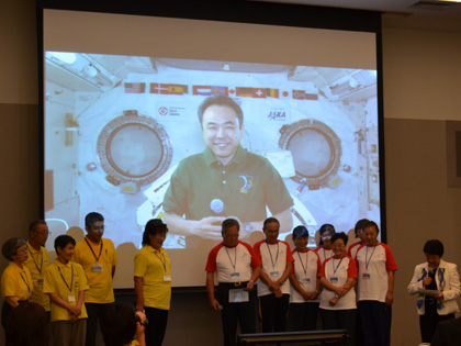 写真：地上との交信イベントを行う古川宇宙飛行士（9月14日）（出典：JAXA）