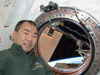 画像：野口宇宙飛行士、「きぼう」ロボットアームの運用や実験準備を行うページへリンク