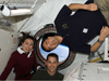 画像：野口宇宙飛行士、STS-131クルーと協力して物資の移送作業などを継続中ページへリンク