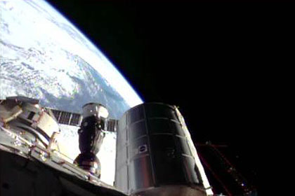 写真：ISSドッキングしたソユーズ宇宙船（37S）