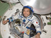 ソユーズ宇宙船の打上げ／帰還用スーツを着用した若田宇宙飛行士