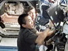ISSのロボットアームの機能確認を行う若田（手前）、バラット（奥）宇宙飛行士