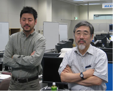 Yasushi Takeda (Professor of Hokkaido University)(right) and Yuji Tasaka (Associate Professor of Hokkaido University)(left) monitoring setup operations from the User Operations Area (UOA) at TKSC 