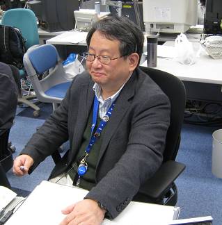 Professor Nikawa monitoring the experiment from the User Operations Area (UOA) at TKSC