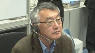 Prof. Kudo monitors the proceeding from the User Operations Area at the Tsukuba Space Center (TKSC). 