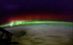 ISSから見える南極のオーロラ（撮影：第6次滞在クルーのペティット宇宙飛行士）