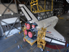 画像：ディスカバリー号、スペースシャトル組立棟（VAB）へ移動