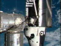 写真：ISSにドッキングしたディスカバリー号（提供：NASA）