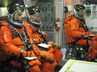 打上げから軌道投入までの訓練を行う星出宇宙飛行士らSTS-124クルー