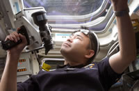 ISSとの距離と接近速度を測定する星出宇宙飛行士