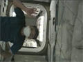 サムネイル：星出宇宙飛行士による「こうのとり」3号機のハッチオープンの様子