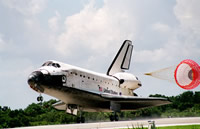 ティスカバリ号の着陸（STS-105）