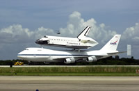 SCAで輸送されるエンデバー号（STS-111）