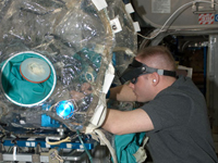 SDTOを行うフィンク宇宙飛行士（提供：NASA）