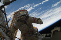 船外活動を行うコトフ宇宙飛行士（提供：NASA）