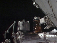 ディスカバリー号の到着に備えハーモニーの天頂側に移動された「こうのとり」2号機（出典：JAXA/NASA）