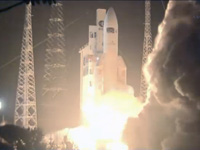 ATV3を搭載したアリアン5ロケットの打上げ（出典：JAXA/NASA/ESA）