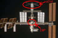 プログレス補給船（29P）と欧州補給機（ATV）（1Jドッキング前に ISS下方から撮影）（提供：NASA）