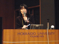 Photo: Yamazaki giving a lecture