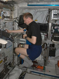 ESA astronaut Frank De Winne undertaking a body mass measurement, an essential element of the SOLO experiment, on the space station. (Image: ESA)