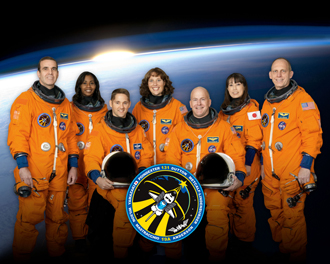 写真：STS-131クルー