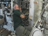 写真：DAの設置作業を行うジェフリー・ウィリアムズ宇宙飛行士