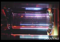 マランゴニ対流実験で作る直径30mm、長さ60mmの液柱（出典: JAXA/横浜国立大学）