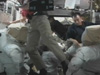 画像：野口宇宙飛行士、エンデバー号のクルーと共同作業開始ページへリンク