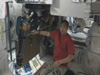 画像：野口宇宙飛行士、新しいモジュールへ装置などの移送作業を開始ページへリンク