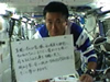 船内実験室の中で宇宙連詩を詠む若田宇宙飛行士 