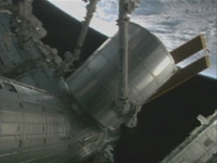写真：ISSへ取り付けられたレオナルド