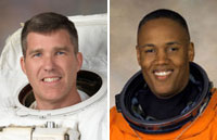 写真：船外活動を担当するボーエン（左）、ドルー（右）両宇宙飛行士