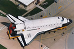 写真：スペースシャトル「アトランティス号」。より大きな写真へ。