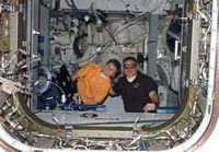 船内保管室の連結部の配線・配管（手前側周囲）（STS-123ミッション）