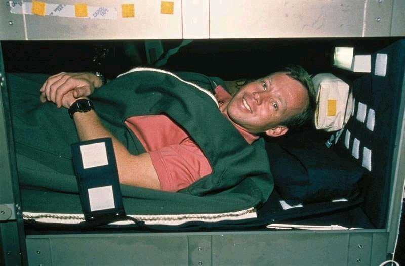 how do you sleep on a spacecraft