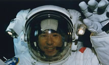 Astronaut Doi during the EVA (from the flight deck)