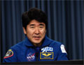 STS-123クルー記者会見に参加する土井宇宙飛行士