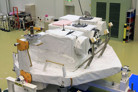 At Tsukuba Space Center (TKSC): Weight measurement and balance test of the ELM-ES and the payloads to be loaded into the ELM-ES