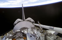 軌道上のエンデバー号（STS-100）
